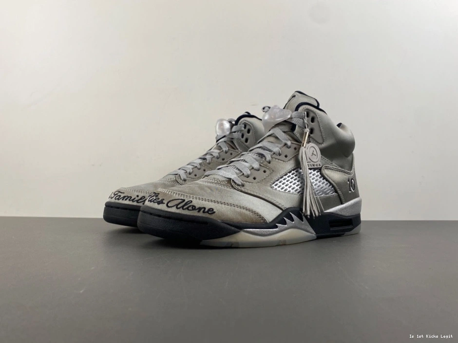 Retro  (Women's) (2025) Wings Jordan IO2038-001 5 0104